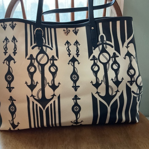 NWT & COA Tory Burch Navy and Cream Nautical Tote - Picture 1 of 9
